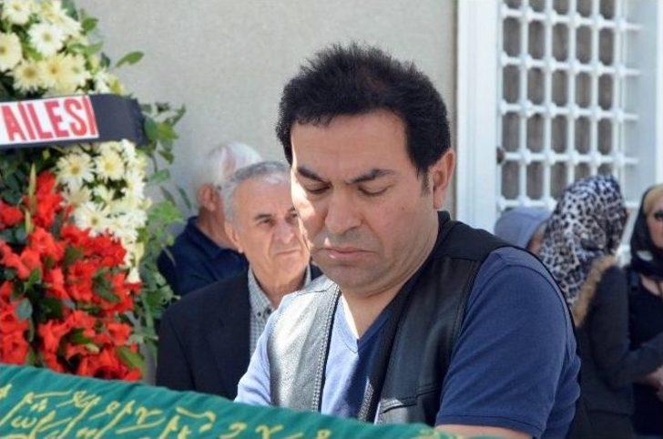 ‘romalı Perihan’ın Cenazesine 50 Kişi Katıldı G1