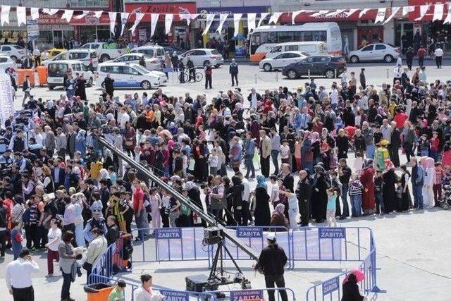 Zeytinburnu’nda Düzenlenen Hamsi Festivali Renkli Görüntüler Oluşturdu