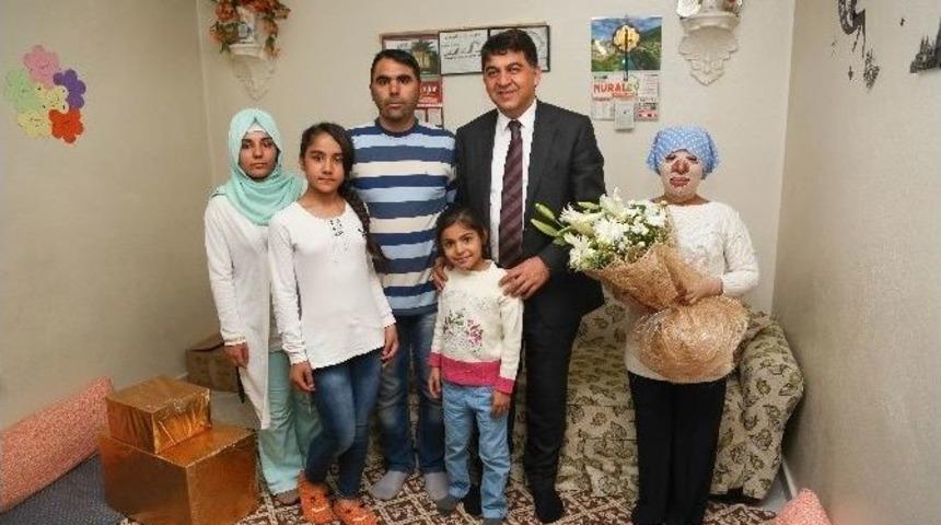 Fadıloğlu&rsquo;ndan Yılın Annelerine Ziyaret