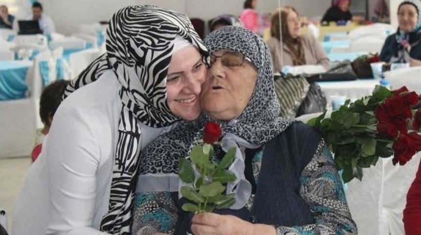 Tekkek&ouml;y&rsquo;de Annelere &Ouml;zel Program