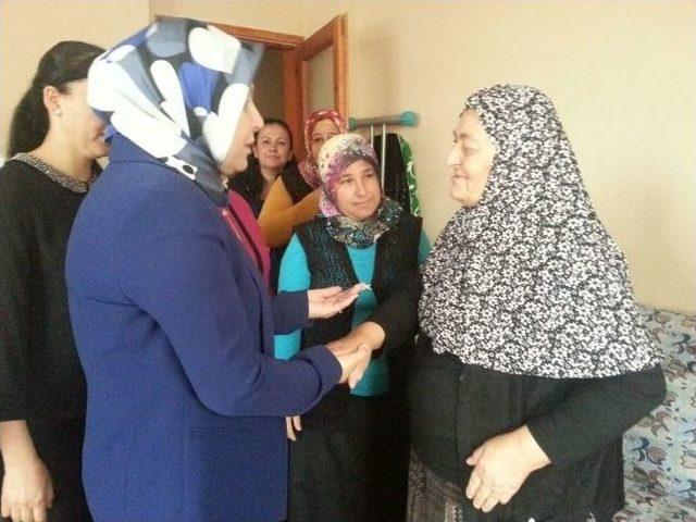 Ak Partili Kadınlardan Savaş Mağduru Annelere Hediye 1