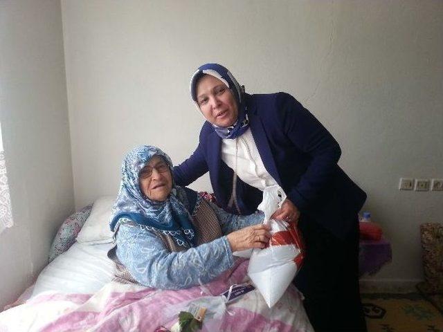 Ak Partili Kadınlardan Savaş Mağduru Annelere Hediye 3