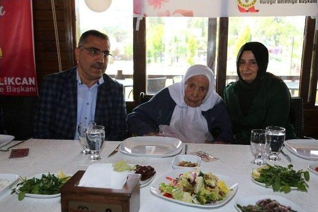 110 Yaşındaki Fatma Anneye S&uuml;rpriz Anneler G&uuml;n&uuml; Kutlaması 2
