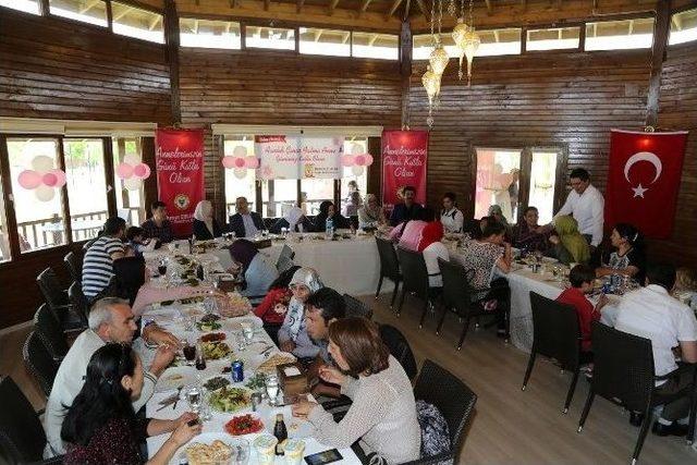 110 Yaşındaki Fatma Anneye S&uuml;rpriz Anneler G&uuml;n&uuml; Kutlaması 3