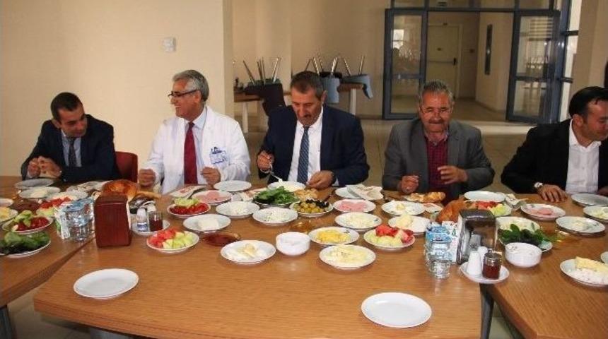 Iğdır Devlet Hastenesi Başhekimi Opr. Dr. Erez Basınla Buluştu