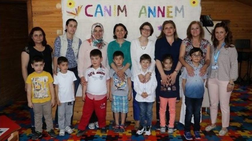 Minik Öğrenciler Anneler Günü’nü Kutladı