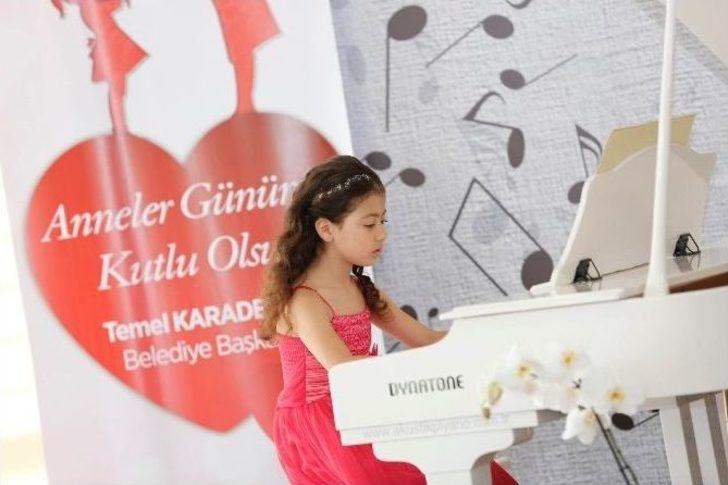 Miniklerden Anneler Gününe Özel Performans G5