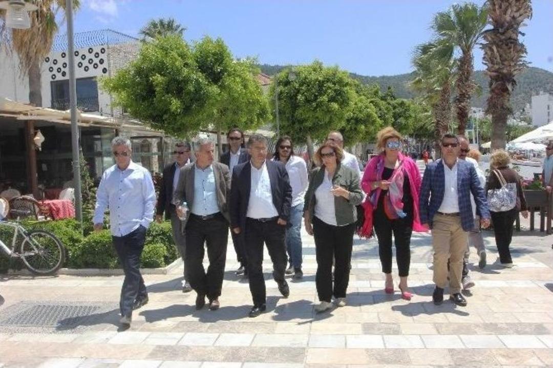 Ak Parti&rsquo;li &Ouml;zt&uuml;rk &ldquo;provokat&ouml;r Siyasiler Bodrum Halkından &Ouml;z&uuml;r Dilemeli&rdquo;