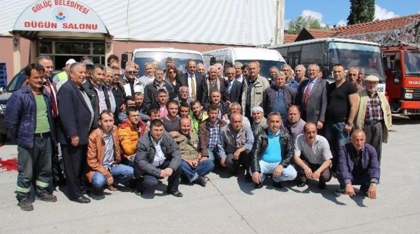 G&uuml;l&uuml;&ccedil; Belediyesi 11 Aracı Kurban Keserek Hizmete Soktu