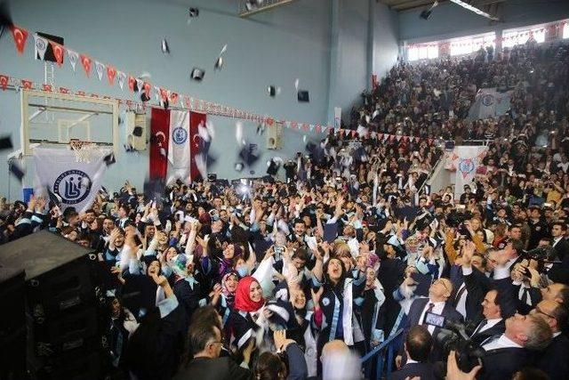 Bayburt &Uuml;niversitesinde Mezuniyet Sevinci Yaşandı 1