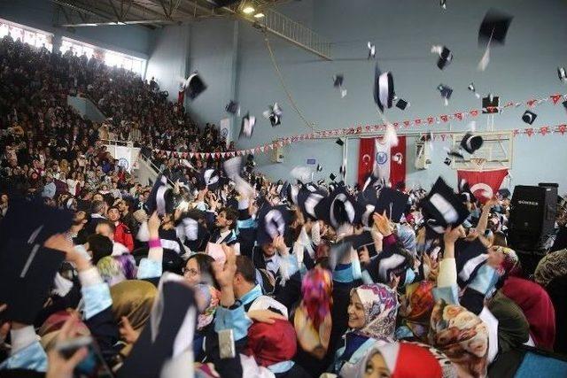 Bayburt &Uuml;niversitesinde Mezuniyet Sevinci Yaşandı 2