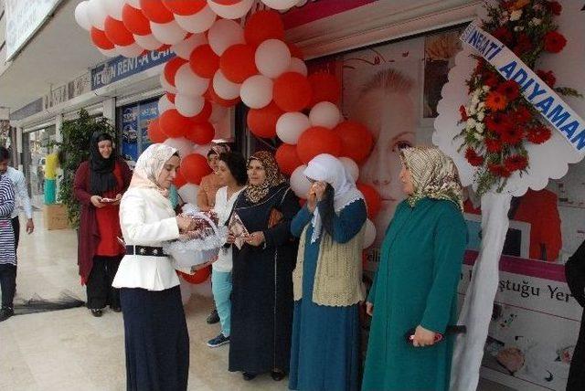 Terörden Kaçan Çift, İşyerlerinin Açılışını Siyah Kurdeleyle Yaptı