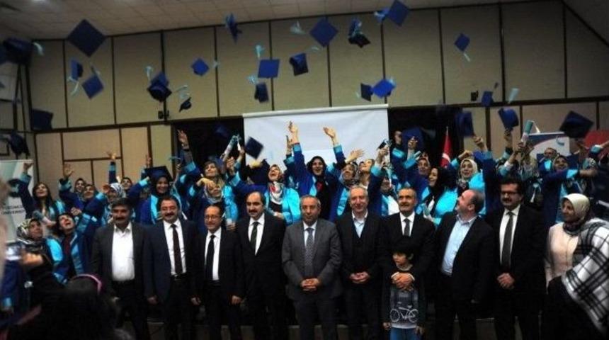 Yy&uuml;&rsquo;de Anne &Uuml;niversitesi 2. Mezunlarını Verdi