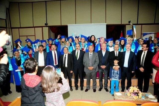 Yyü’de Anne Üniversitesi 2. Mezunlarını Verdi