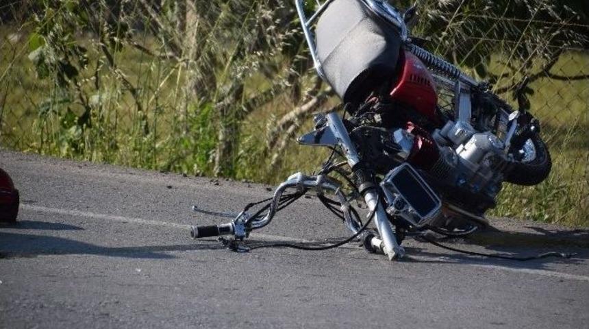 Aliağa&rsquo;da Motosiklet Kazası: 2 Yaralı