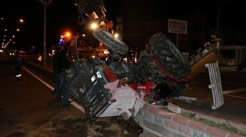 Trakt&ouml;rle Otomobil &Ccedil;arpıştı: 1&rsquo;i Bebek 2 Yaralı