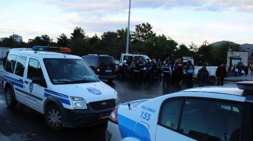 Seyyar Satıcılar İle Zabıta Arasında Kavga: 1 Yaralı