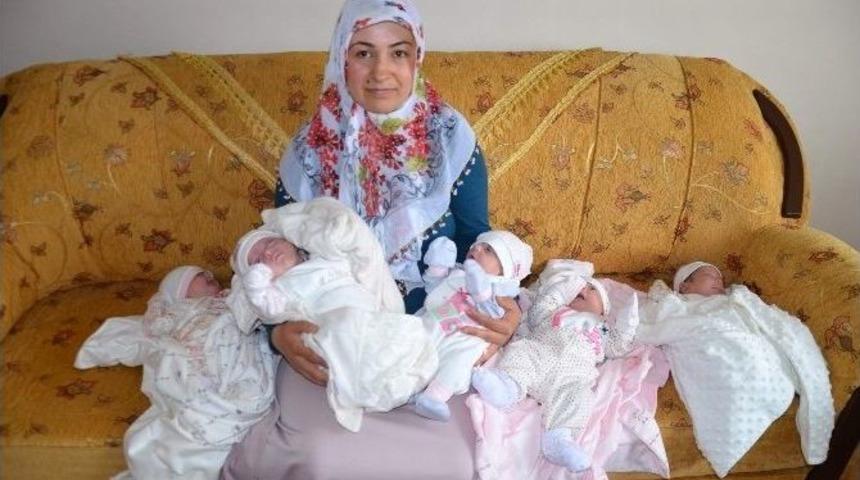 (&ouml;zel Haber) Beşi Bir Yerde En G&uuml;zel Anneler G&uuml;n&uuml; Hediyesi
