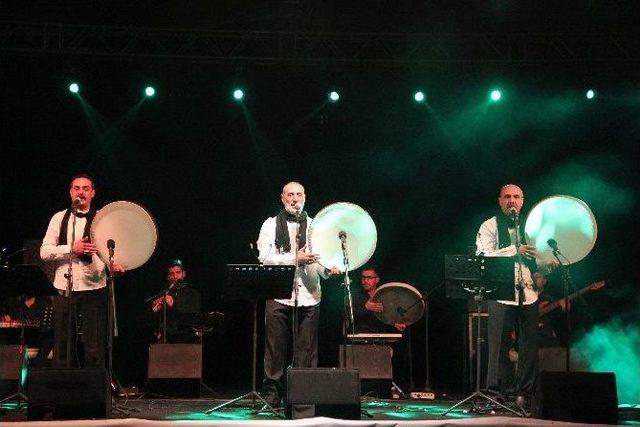 Grup Tillo, T&uuml;rk&ccedil;e, K&uuml;rt&ccedil;e Ve Zazaca İlahiler S&ouml;yledi 2