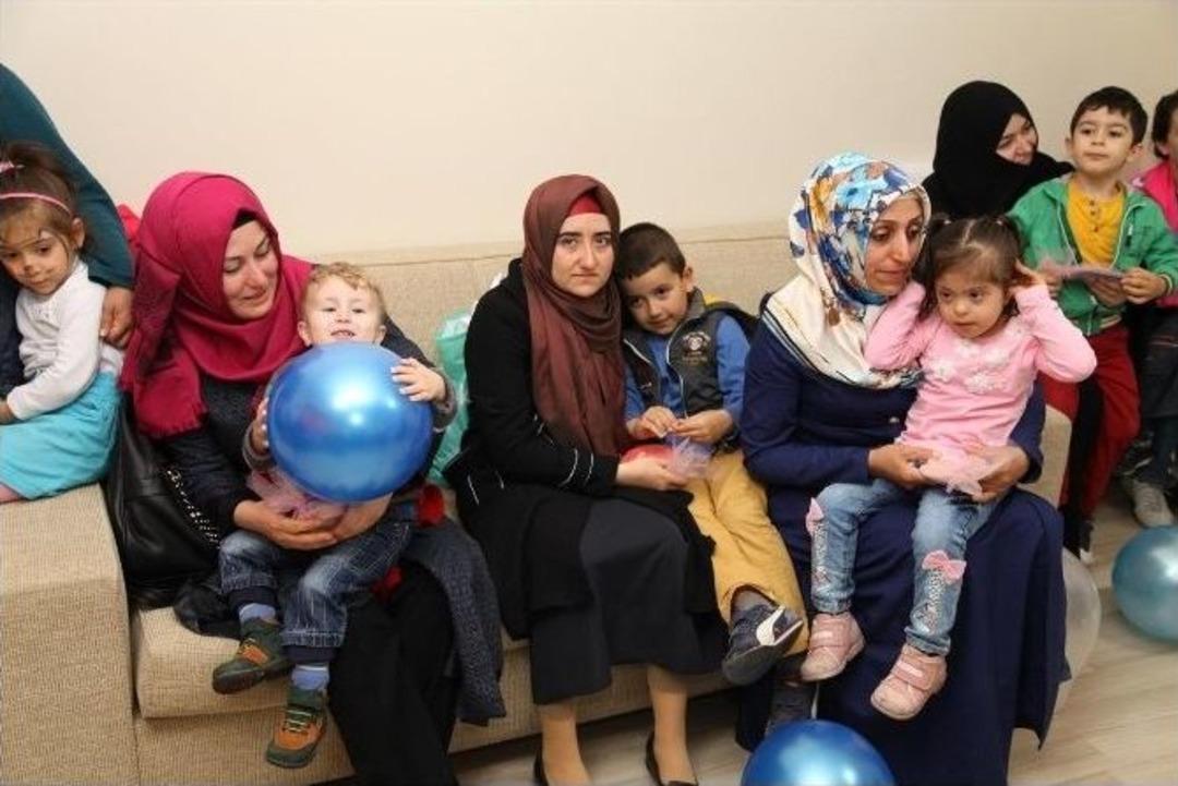 (&ouml;zel Haber)&ldquo;anne&rdquo; Diyemeyen Engelli &Ccedil;ocukların Hediyeleri Annelerini Ağlattı