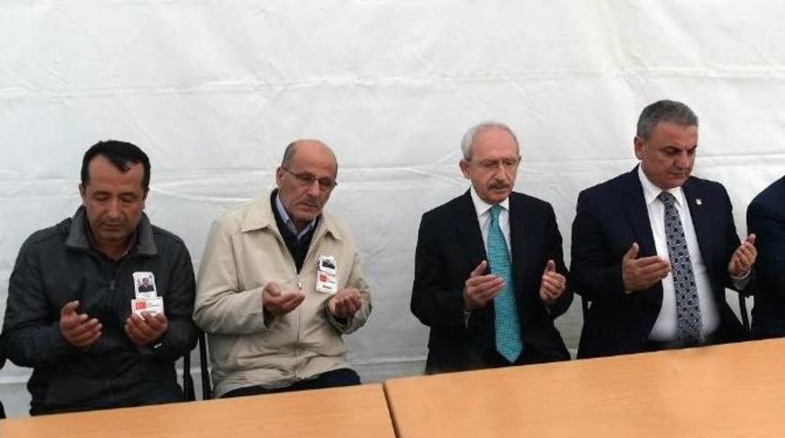 Kılı&ccedil;daroğlu, Şehit Baş&ccedil;avuşun Babasını Ziyaret Etti