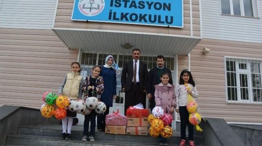 Minik &Ouml;ğrencilerden Akranlarına Kitap Desteği