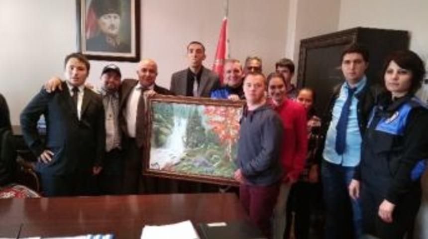 &Ouml;zel &Ccedil;ocuklardan Emniyet M&uuml;d&uuml;r&uuml; Aslan&rsquo;a Teşekk&uuml;r