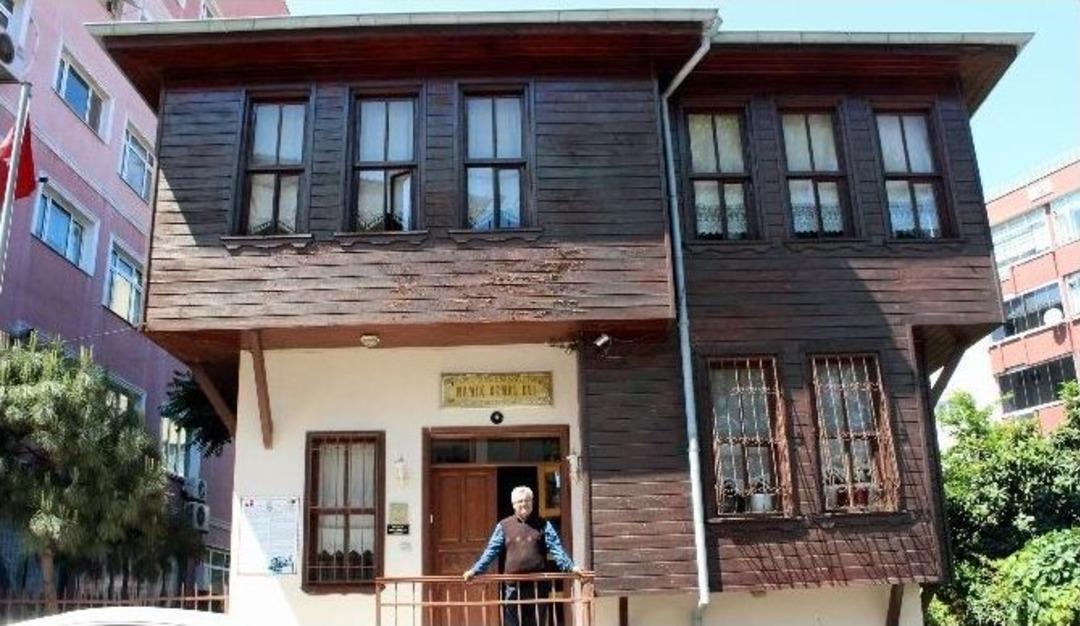 Vatan Şairi Namık Kemal&rsquo;in Torunlarına &Ccedil;ağrı