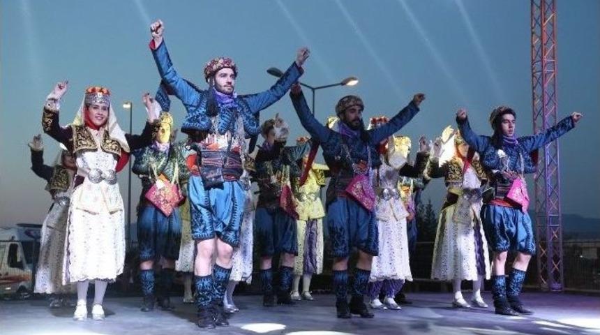 İzmir &Uuml;niversitesi&rsquo;nde Duman R&uuml;zgarı Esecek