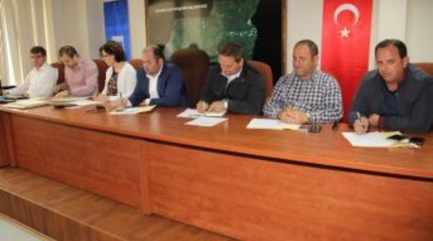 Derince Ve K&ouml;rfez&rsquo;de Yollar Yenilenecek