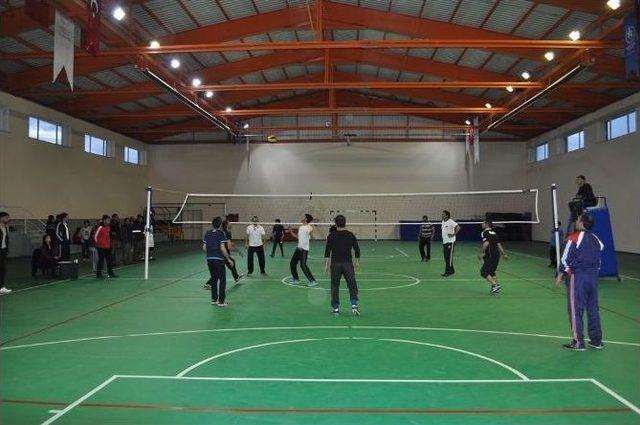 Arpaçay’da Voleybol Turnuvası