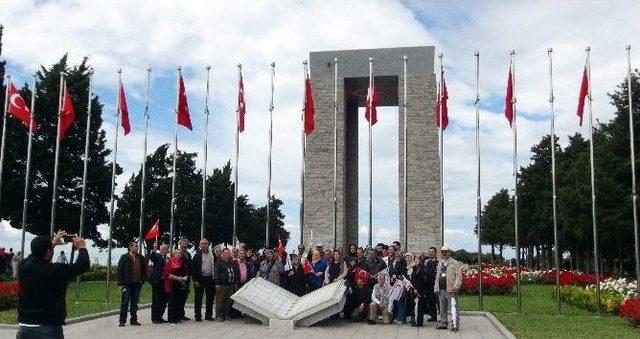 Şehitlik Alanları Ziyaretçi Akınına Uğruyor