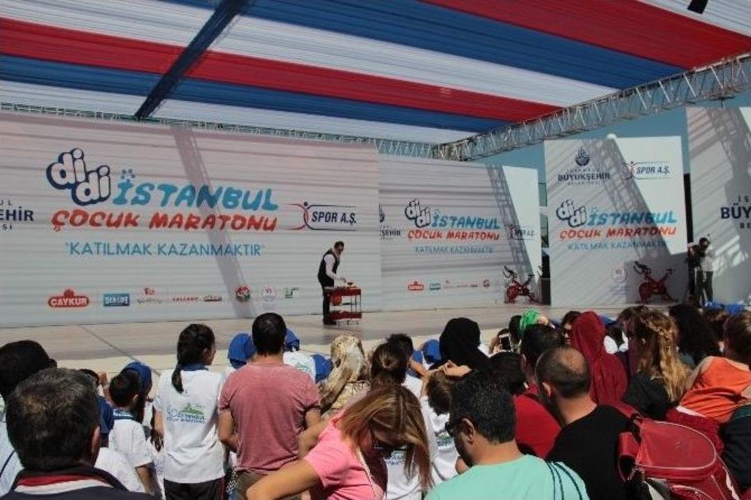 İstanbul &Ccedil;ocuk Maratonu Renkli G&ouml;r&uuml;nt&uuml;lere Sahne Oldu