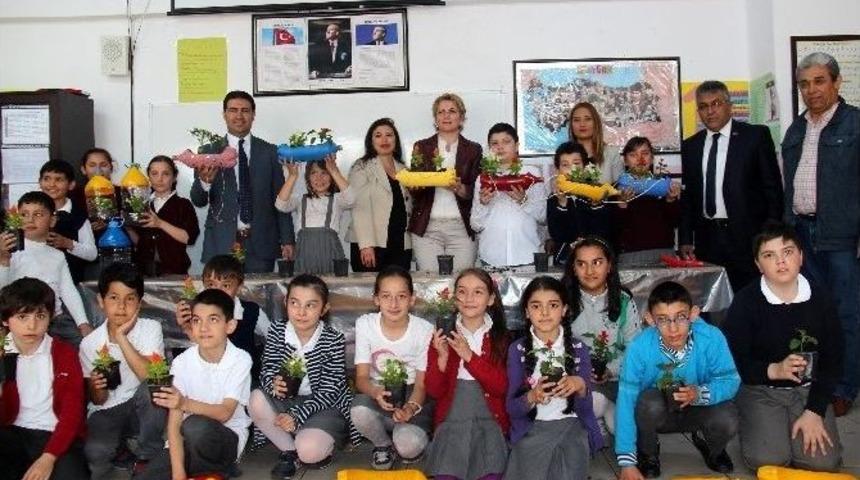 Atıkları Saksıya D&ouml;n&uuml;şt&uuml;ren &Ccedil;ocuklara &Ccedil;ankaya Desteği