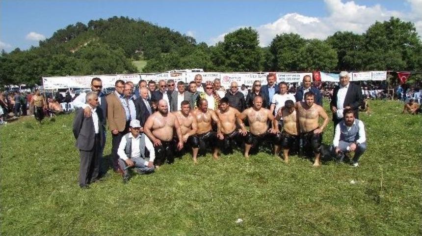 Halilağa K&ouml;y&uuml; 2. Yağlı Pehlivan G&uuml;reşleri Yapıldı