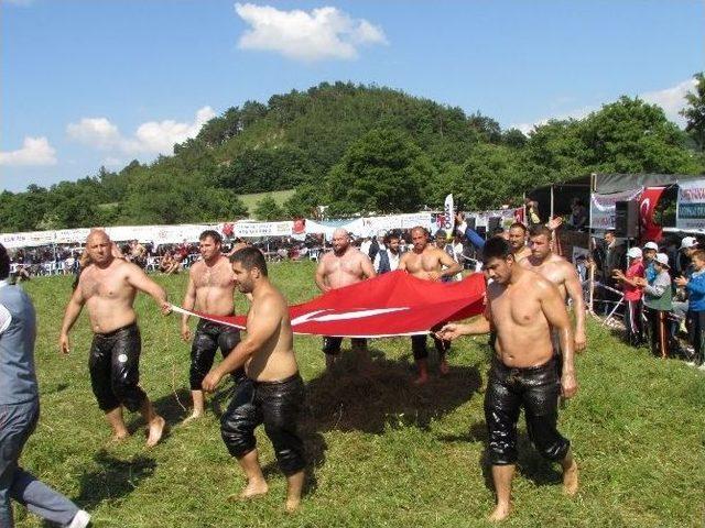 Halilağa Köyü 2. Yağlı Pehlivan Güreşleri Yapıldı