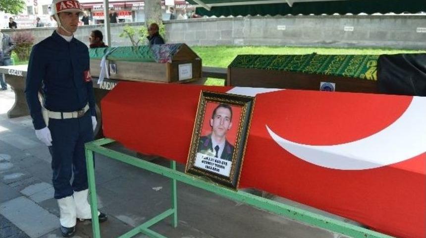 Eşi Tarafından Kalbinden Vurulan Uzman &Ccedil;avuş Kayseri&rsquo;de Toprağa Verildi