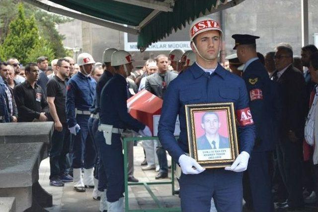 Eşi Tarafından Kalbinden Vurulan Uzman Çavuş Kayseri’de Toprağa Verildi