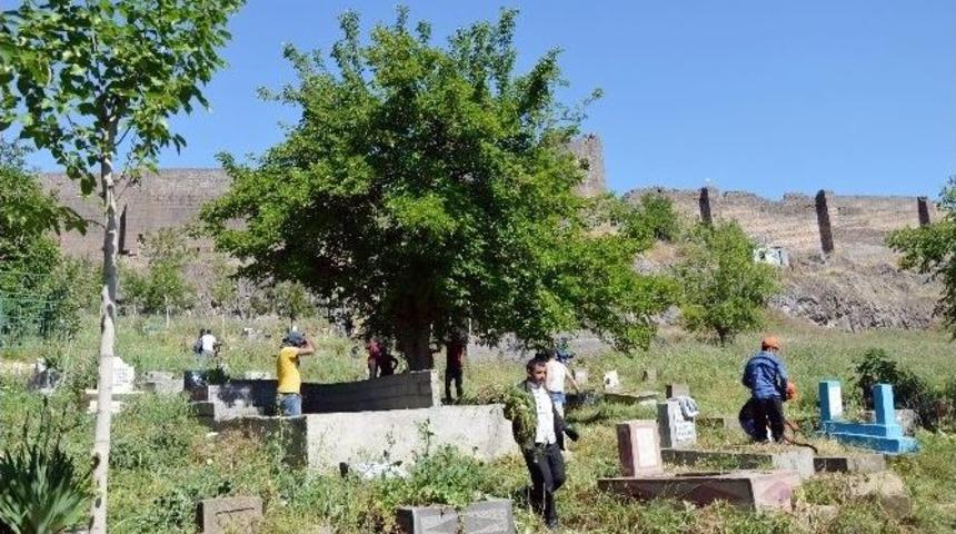 Sur Halkı Normale D&ouml;nmeye &Ccedil;alışıyor