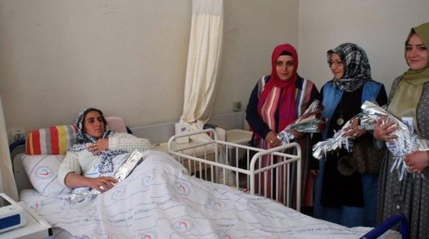 Hastanedeki Anneler Unutulmadı