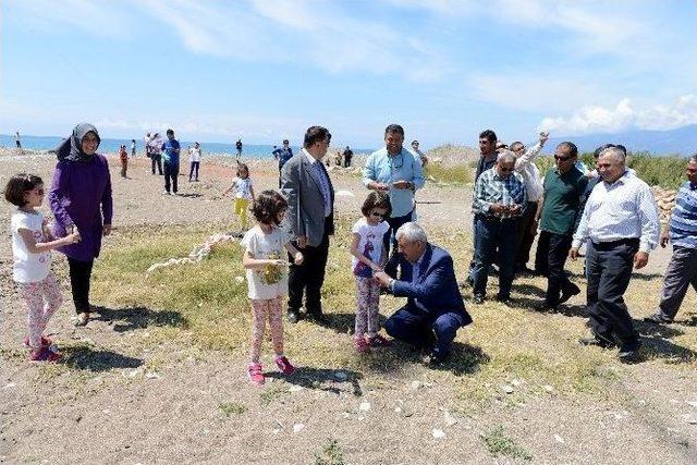 Kumluca’da Gökyüzü Uçurtmalarla Renklendi