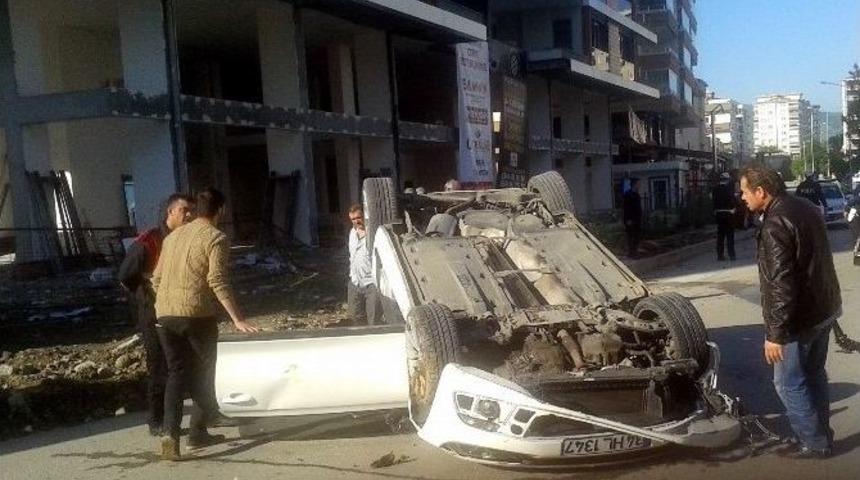 Otomobil Takla Attı: &Uuml;&ccedil; Yaralı
