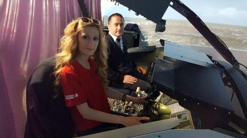 Pilot Olmak İsteyenler O Standa Koştu