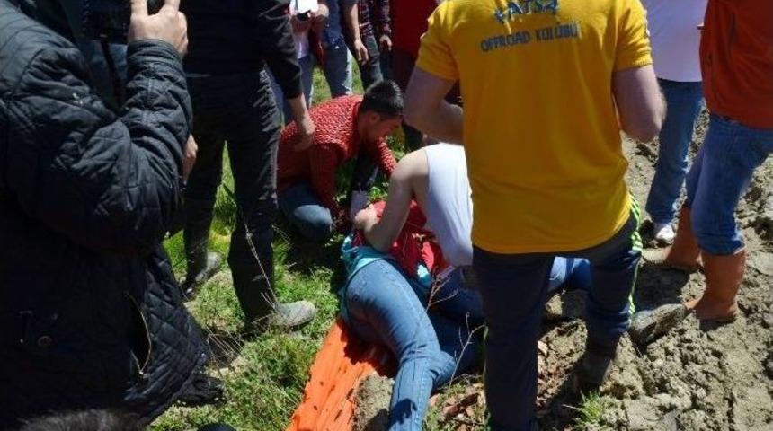 &Uuml;zerine Demir Platform D&uuml;şen Kız Ağır Yaralandı