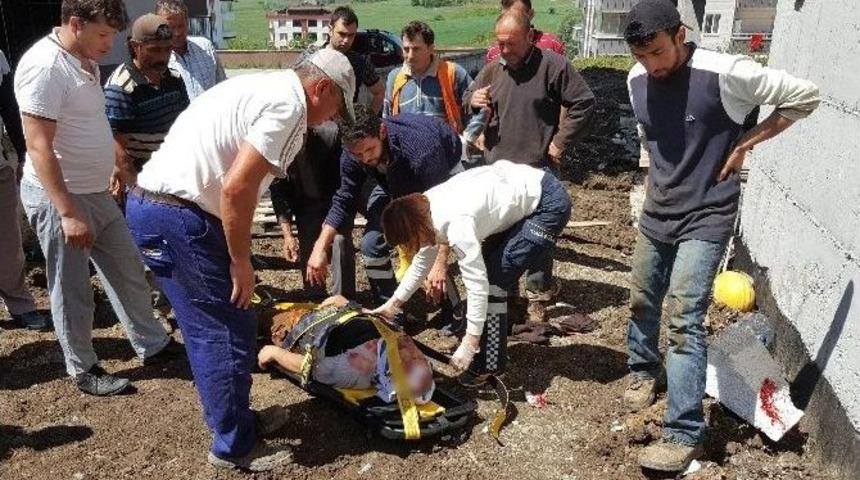 İnşaattan D&uuml;şen İş&ccedil;i Ağır Yaralandı
