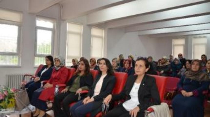 Darende&rsquo;de Anneler G&uuml;n&uuml; Kutlandı