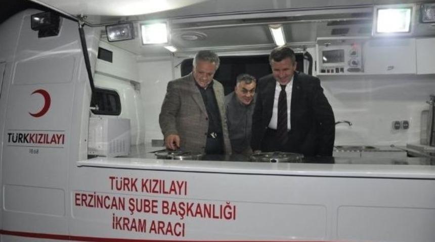 Vali Kahraman Kızılay Şube Başkanlığında İncelemelerde Bulundu