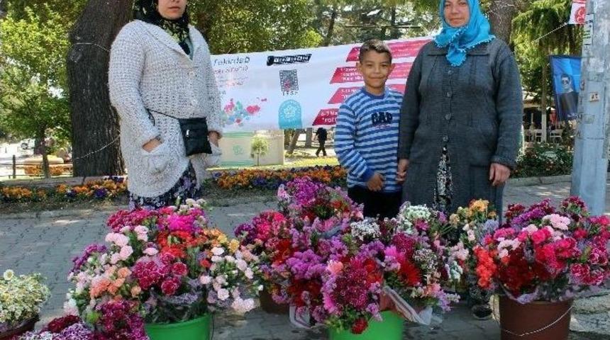 Fedakar Anneler, Anneler G&uuml;n&uuml;&rsquo;nde De &Ccedil;alıştı