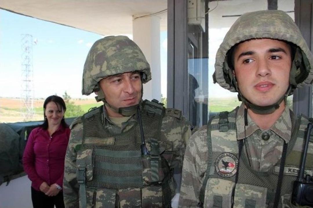 (&ouml;zel Haber) Sınırda N&ouml;bet Tutan Askere Anne S&uuml;rprizi