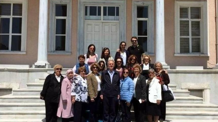 Vali&rsquo;den Huzurevi Annelerine Ziyaret